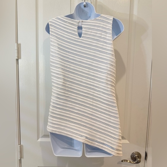 White House Black Market asymmetrical White top Medium - Picture 2 of 6